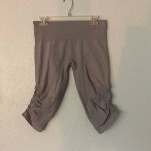 Lulumon running tight